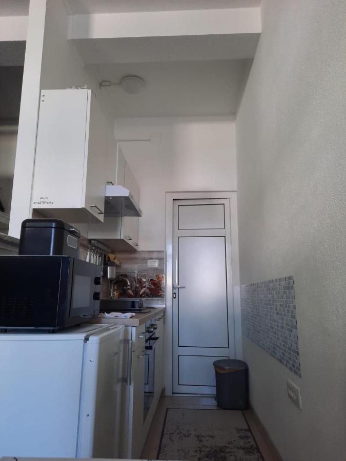 Apartment Gs Centar กอสปิช ภายนอก รูปภาพ