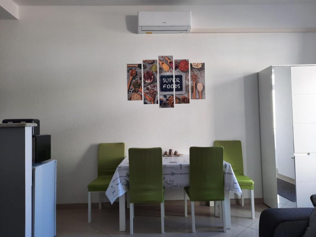 Apartment Gs Centar กอสปิช ภายนอก รูปภาพ