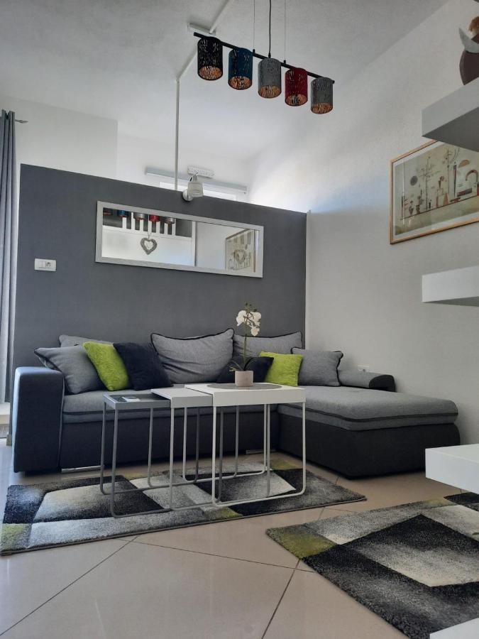 Apartment Gs Centar กอสปิช ภายนอก รูปภาพ